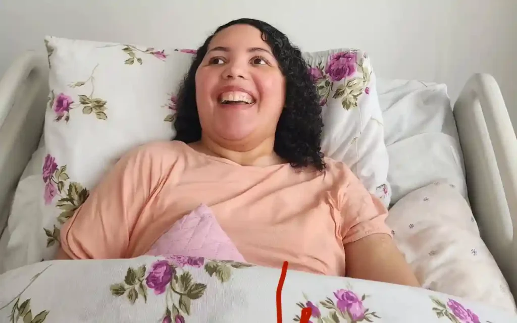 Amanda Wanessa reaparece em aniversário e emociona com sorriso de gratidão