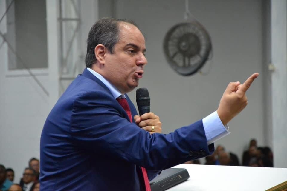 A dura mensagem do pastor Samuel Gonçalves sobre os "profetas do pix" O Fuxico Gospel – As principais notícias gospel