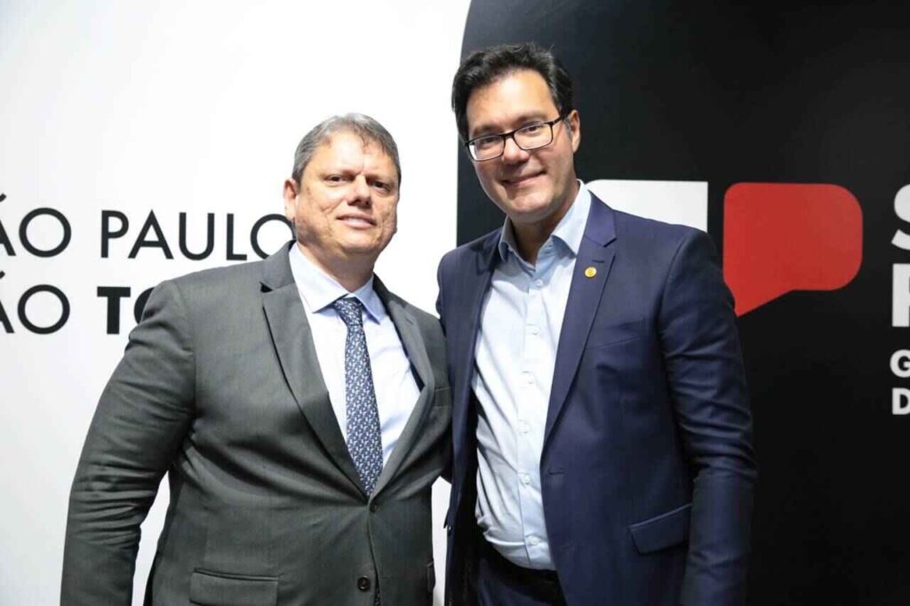 Alex de Madureira celebra novo piso salarial de R$ 1.804 aprovado na Assembleia O Fuxico Gospel – As principais notícias gospel