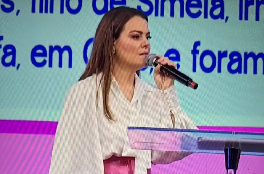 Ana Paula Valadão manda cinegrafistas descerem do altar em conferência