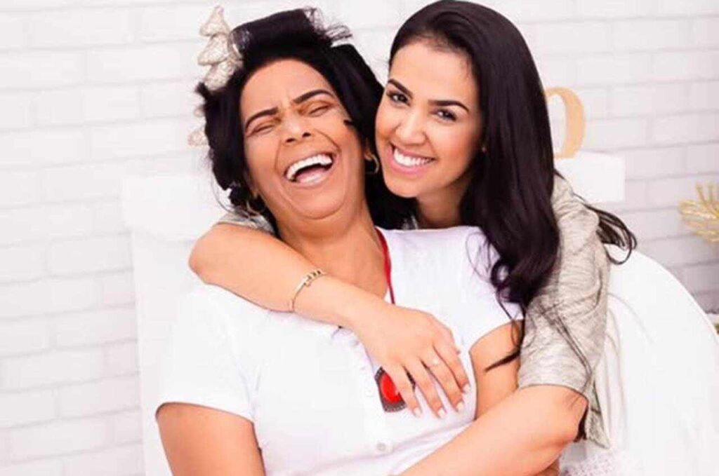 Mãe de Camila Barros conta como a fé mudou sua vida
