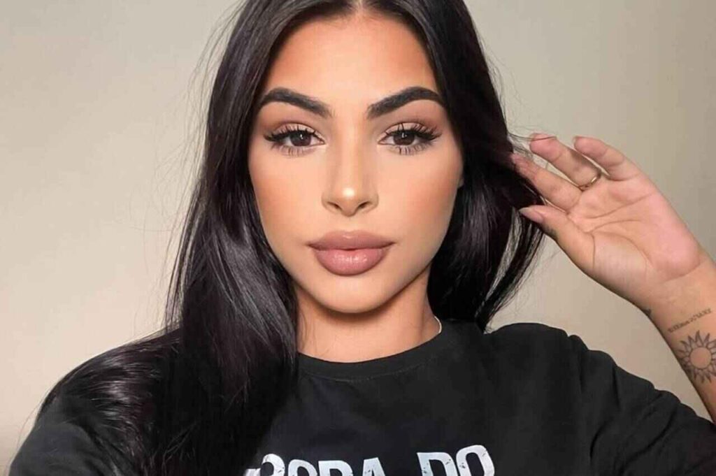 Mulher trans, cristã e bolsonarista relata fé e preconceito na igreja evangélica