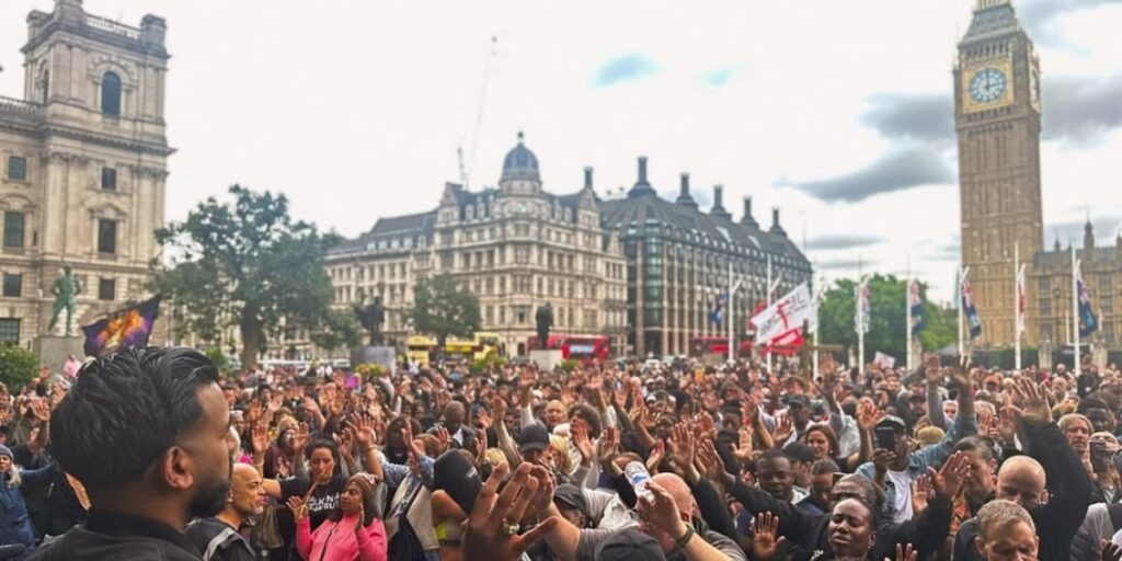 Cristãos se reúnem no Big Ben para orar pelo Reino Unido: “A igreja está sob ataque”