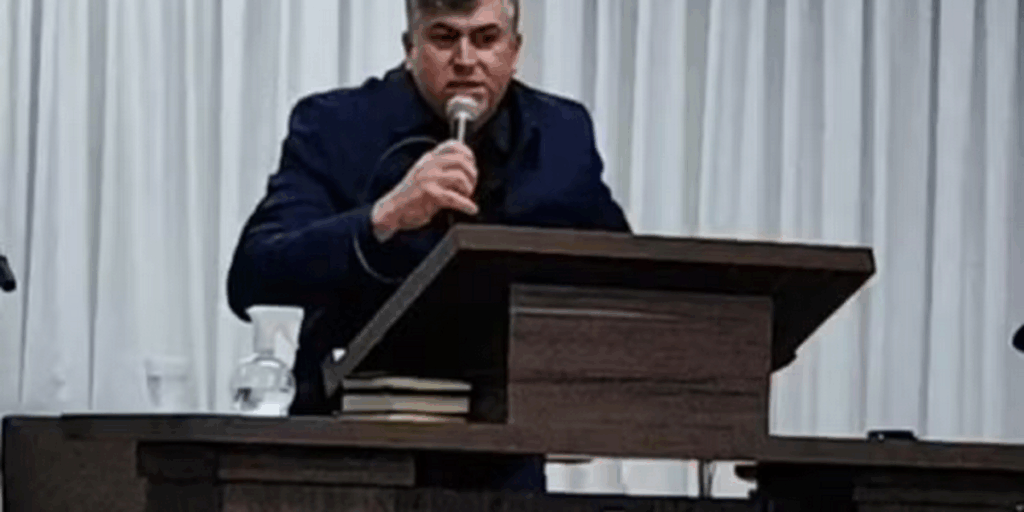 Pastor morre durante pregação em igreja: ‘Foi um instrumento de Deus na terra’