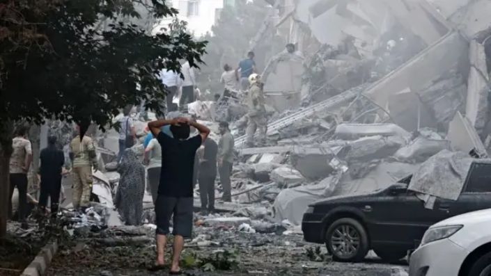 Trump alerta Irã para se render a Israel antes que seja destruído