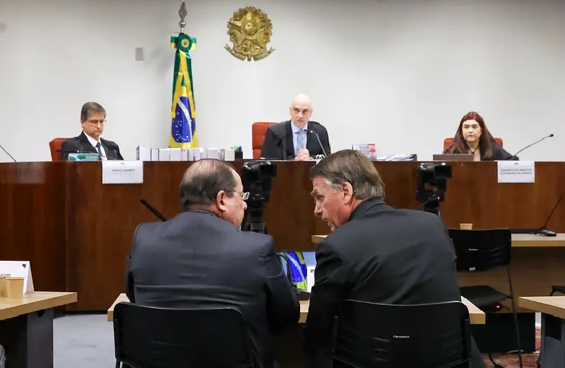 Com aval do STF, Bolsonaro é alvo de operação da Polícia Federal