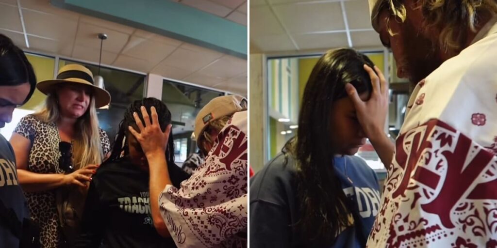 Cristãos evangelizam em loja do McDonald’s e jovens são batizadas com Espírito Santo