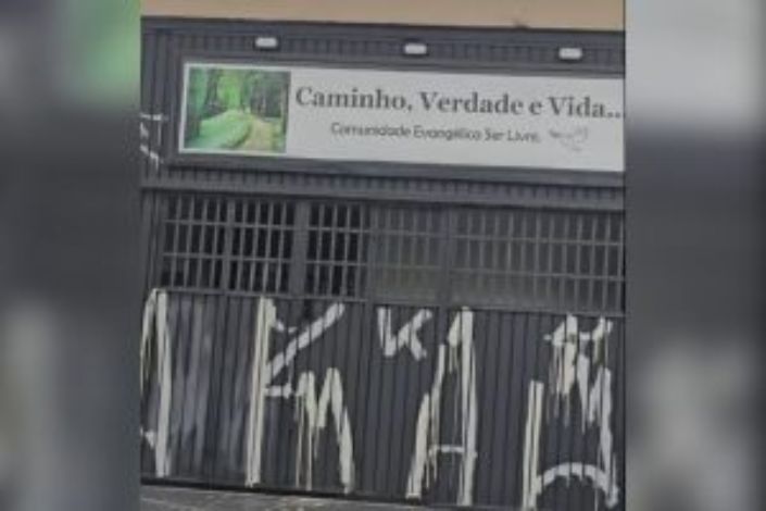Igreja em Santo André sofre ataque com pedras e pichações