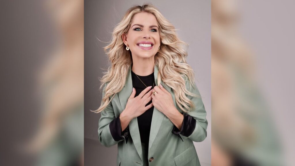 Karina Bacchi lança livro com 100 meditações para mulheres