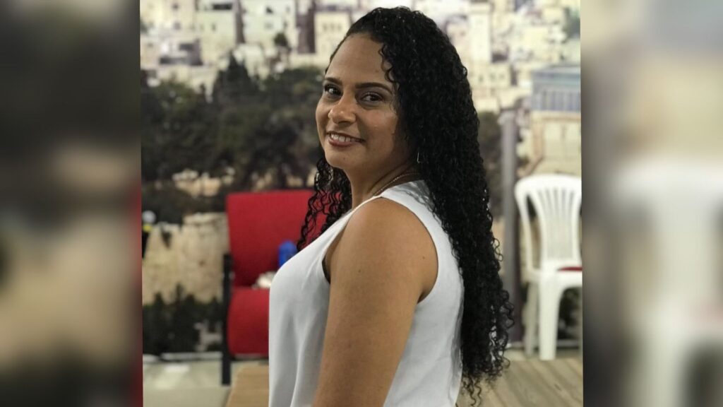 Pastora baleada na cabeça sai da UTI, mas "requer cuidados"