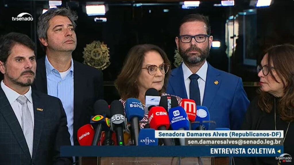 Senadora Damares diz que PF filmou Michelle Bolsonaro de pijama