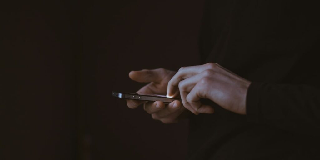 Autor cristão diz que pornografia está minando os ministérios da Igreja: “Corrói a fé”