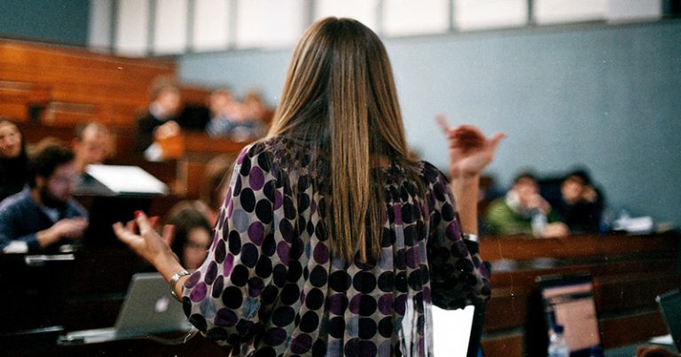 Estudo confirma correlação de frequência à igreja e saúde mental