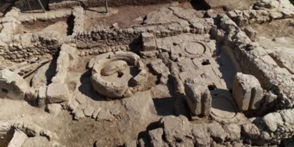 Arqueólogos descobrem propriedade em possível cidade ligada a Simão, o Mago