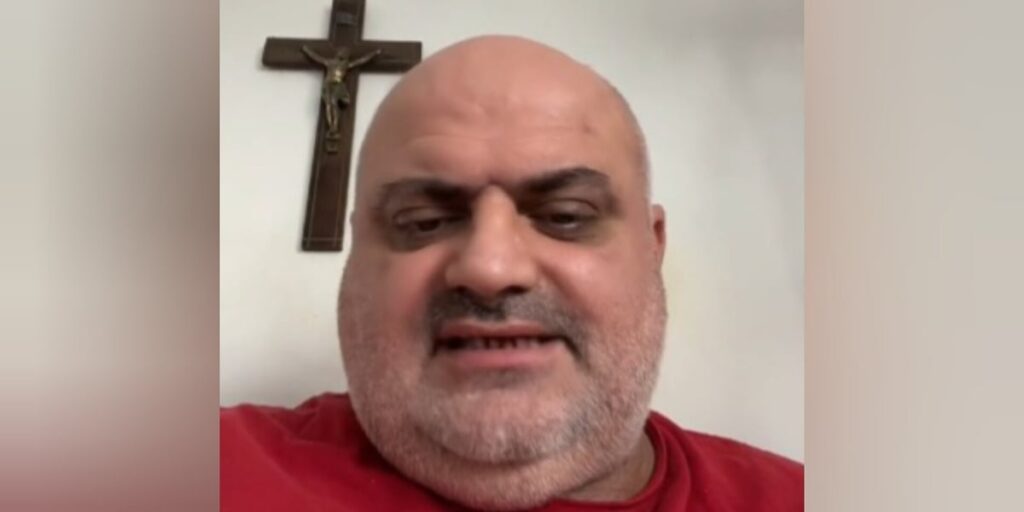 Cristão cadeirante é assassinado durante transmissão ao vivo na França