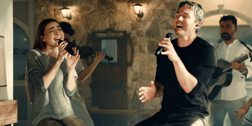 Esther Durán lança dueto com seu pai, Chris Durán