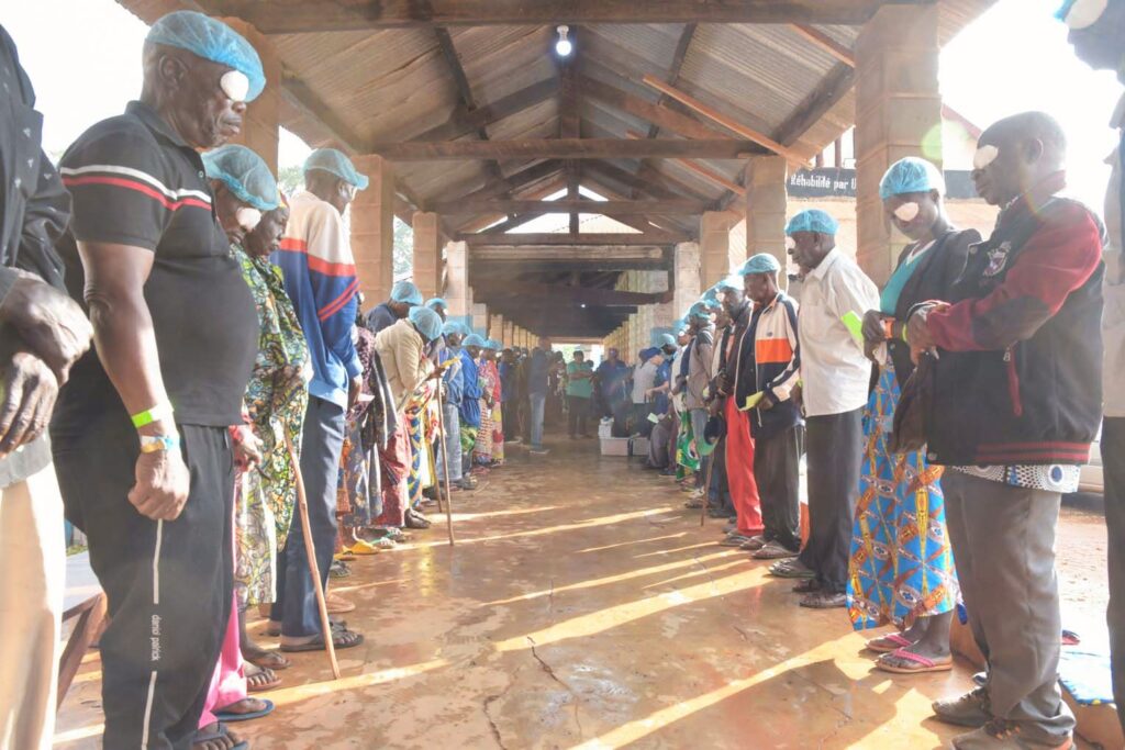 Missionários fazem mutirão de catarata e 300 aceitam Jesus