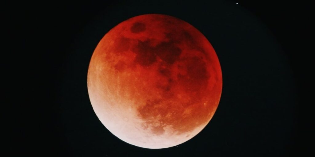 Última Lua de Sangue de 2025 ocorre em setembro e pode ter significado profético